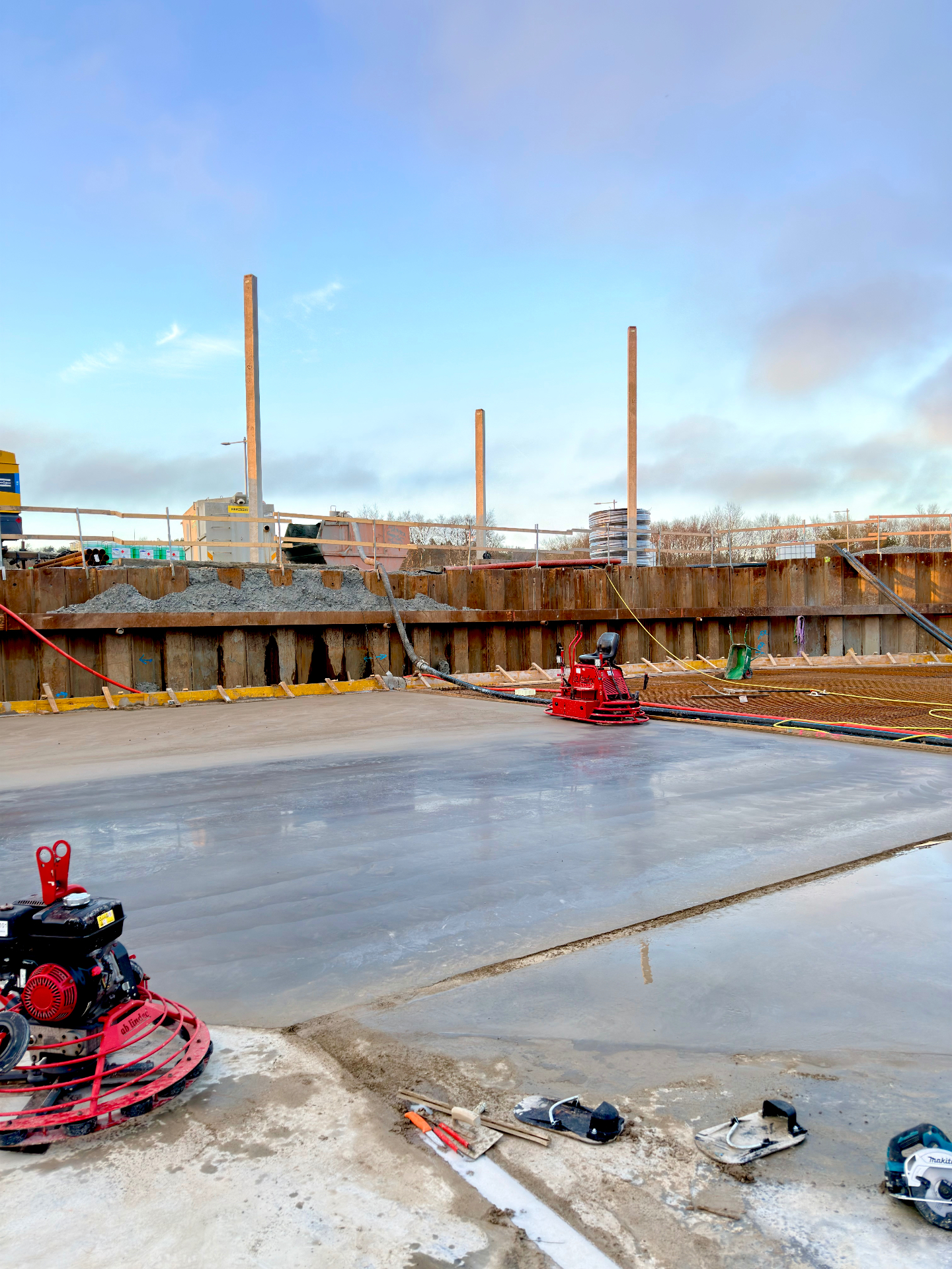 Gjutning av villaplatta och husgrund med glättad betongyta
